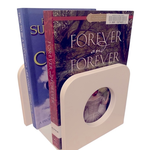 White Bookends with Decorative Circular Cutout - Picture 3 of 9